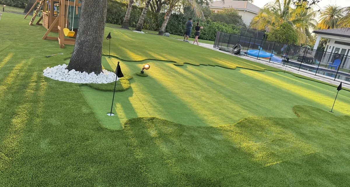 Freshly installed artificial grass front lawn by Govorex in South Florida