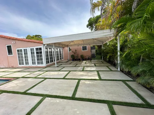 pavers backyard strips