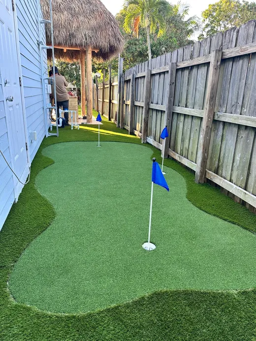 putting green tiki hut